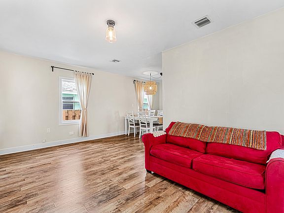 4th image of 330 N D Street
