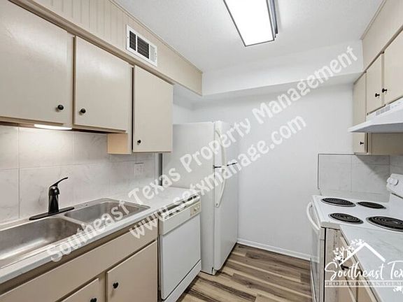 3rd image of 801 W Gibson St #113