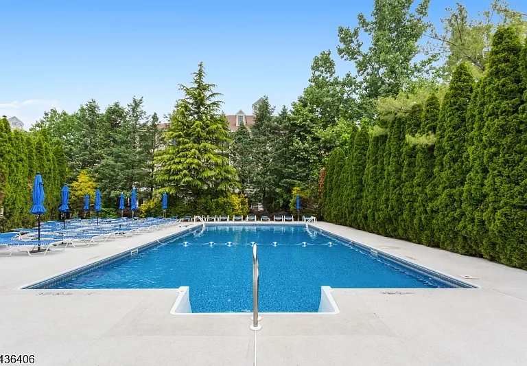 28 Devonshire Dr — Photo 13
