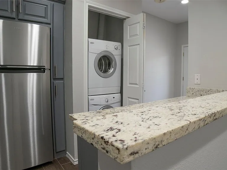 4104 N Hall St #331 — Photo 2
