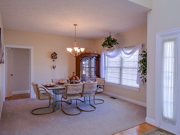 4th image of 2165 Princess Dr