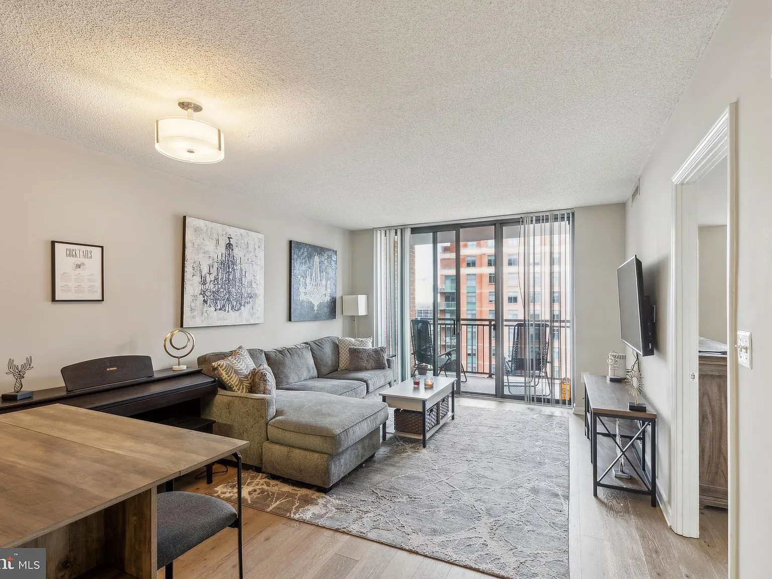1 bed, 1.0 bath, 792 sqft, $2,299 — Photo 4