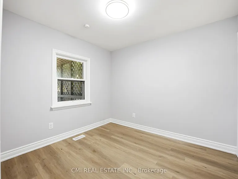 86 Adair Ave S — Photo 17