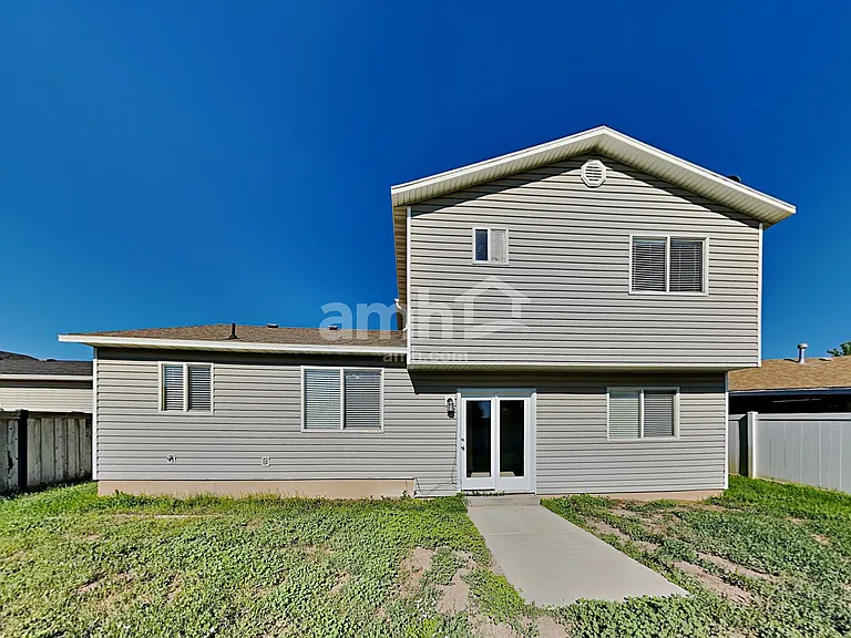 272 S 590 W — Photo 21