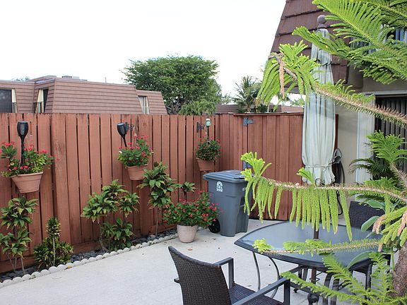 4th image of 3910 Louis Drive