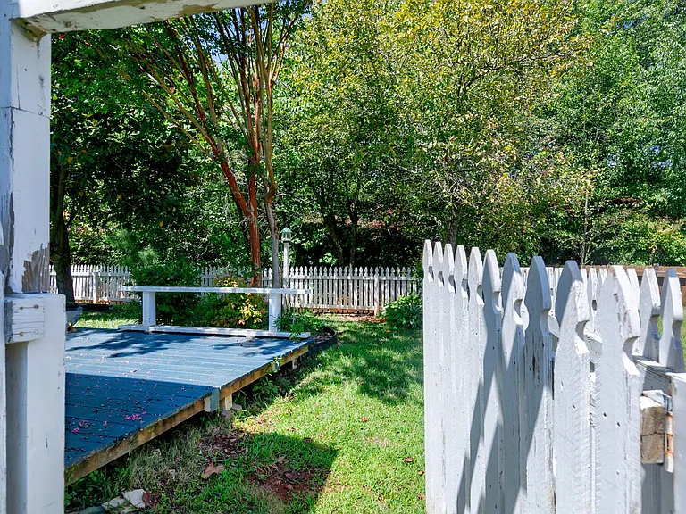 412 Cline Falls Dr — Photo 28