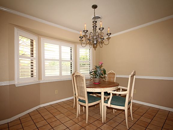 5th image of 5209 Hall Ave