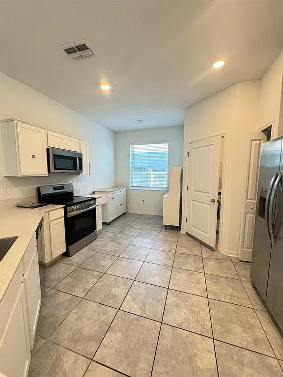3 bed, 2.0 bath, 2109 sqft, $1,900 — Photo 4