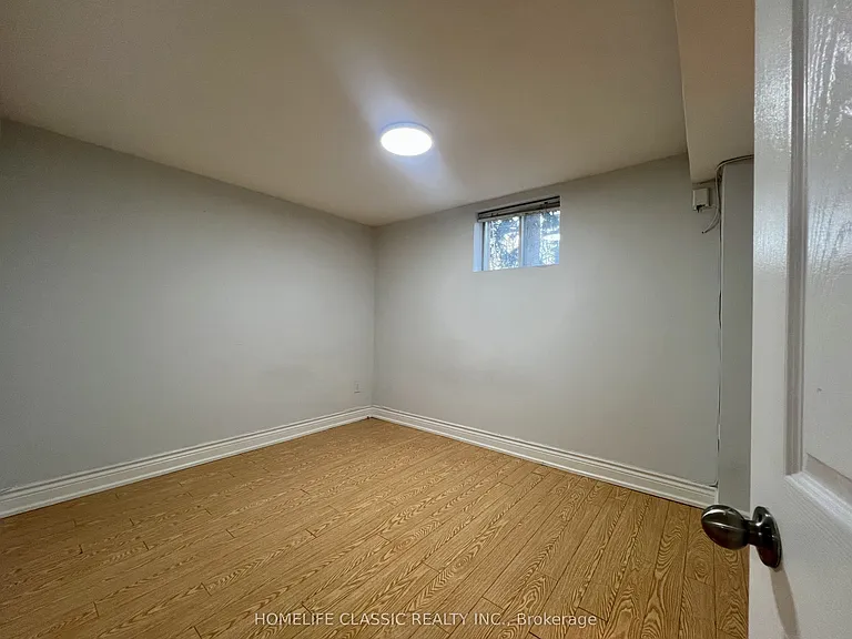 309 Princess Ave #BASEMENT — Photo 10