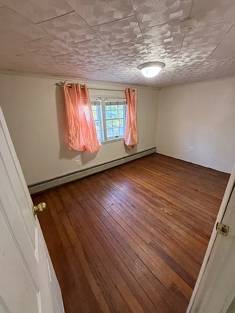 3 bed, $1,300 — Photo 3