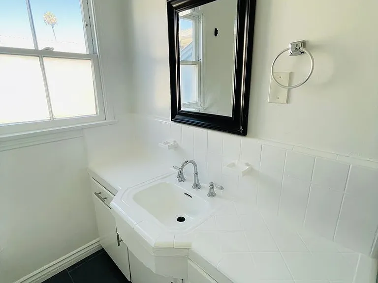 Dixon Delano Apartments — Photo 10