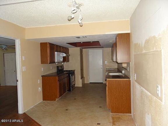 5th image of 228 W Calle Rosa