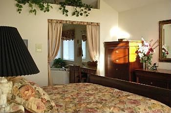 5th image of 5021 Barnsby Ln