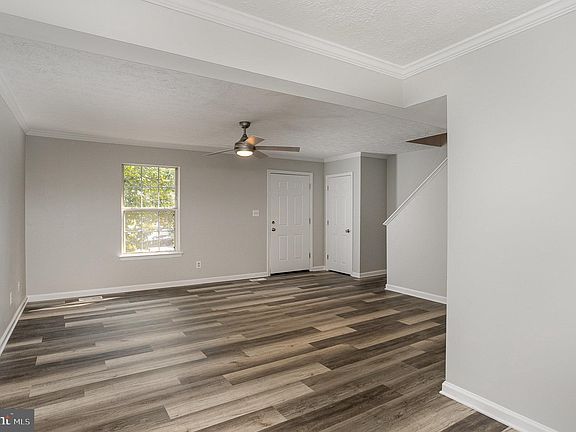 4th image of 305 Mews Ct