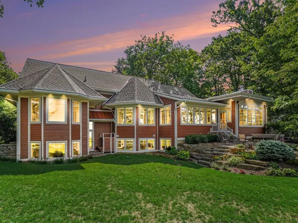 6935 Blue Water Ln, Fennville, MI 49408
