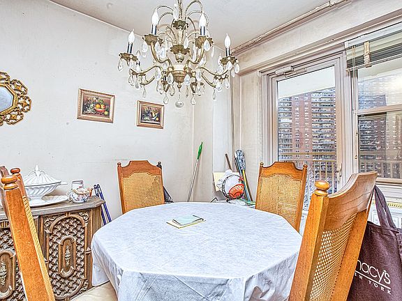 5th image of 2915 W 5th St APT 7F