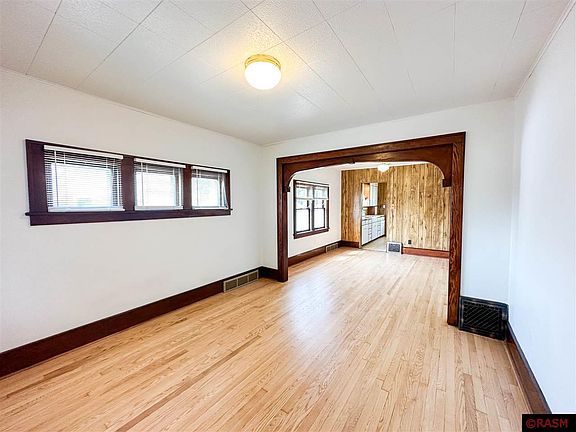 5th image of 307 4th Ave NW