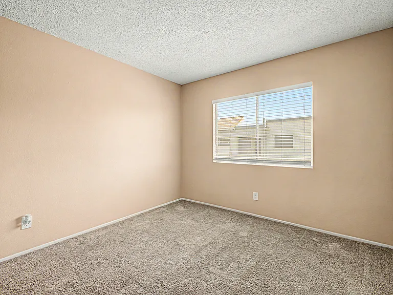 5847 N 48th Dr — Photo 21