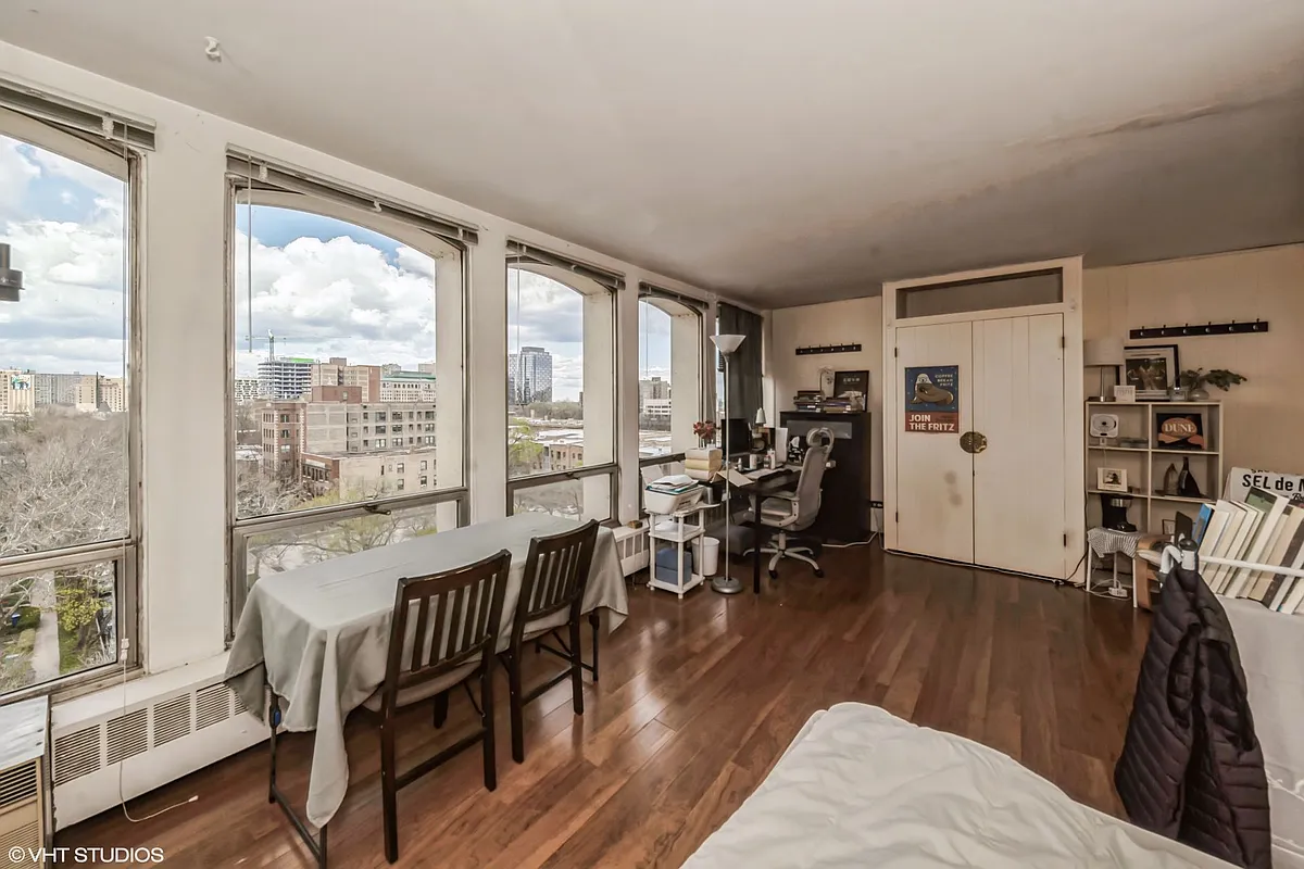 Building Photo - 1451 E 55th St #821N