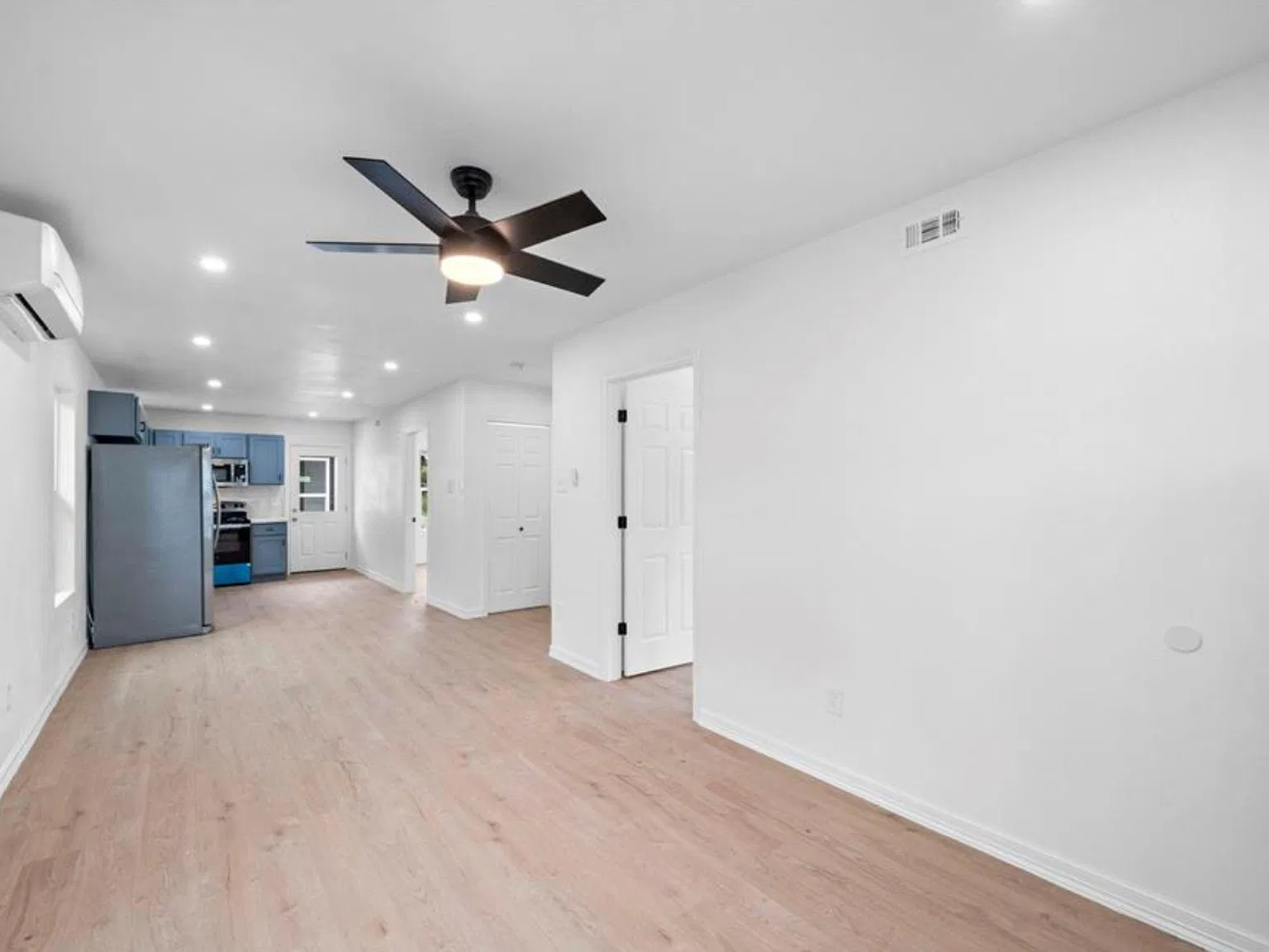 2 bed, 1.0 bath, 720 sqft, $1,220 — Photo 1