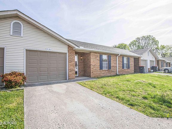 3rd image of 7920 Cavanaugh Way