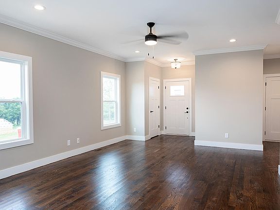 3rd image of 140 Banberry Dr #16