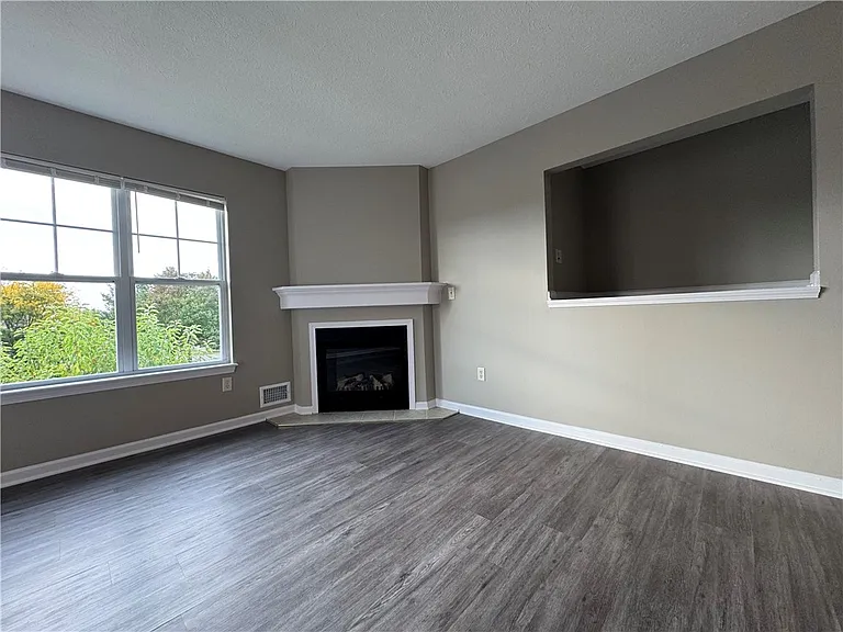 1301 Hill Park Ct — Photo 7