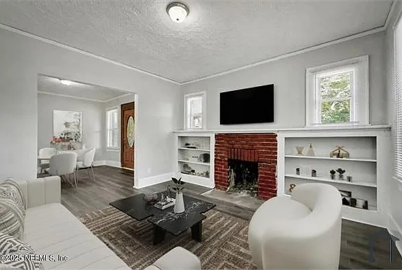 805 Lynton St — Photo 9