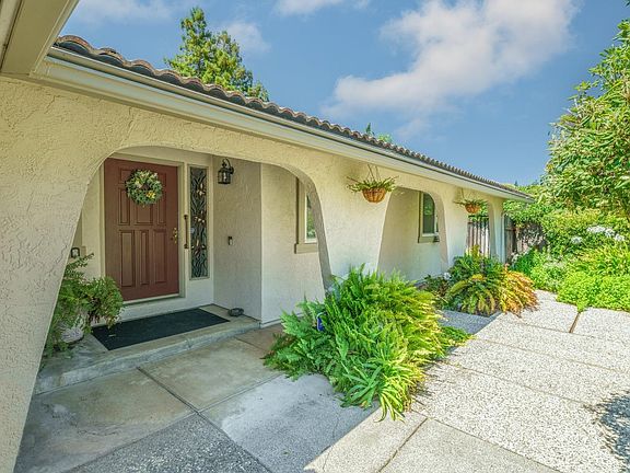 5th image of 2155 Pomona Place