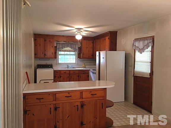 4th image of 638 Starmont Dr