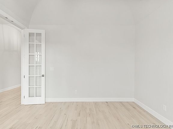3rd image of 2714 E Quaker St