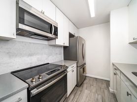 9019 Wall St