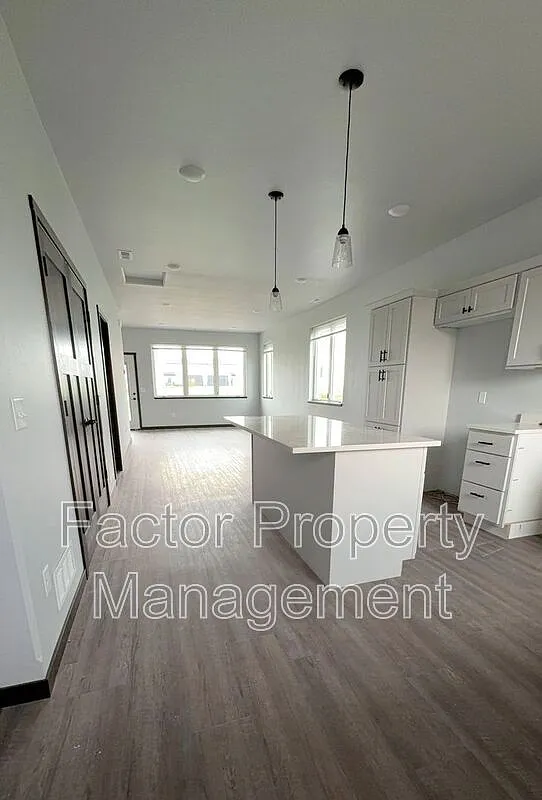 3 bed, 2.5 bath, 1750 sqft, $2,295 — Photo 2