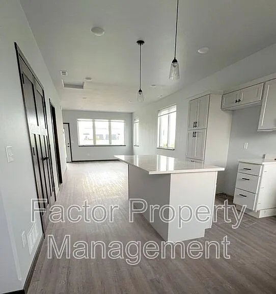 3108 Noble Dr — Photo 2