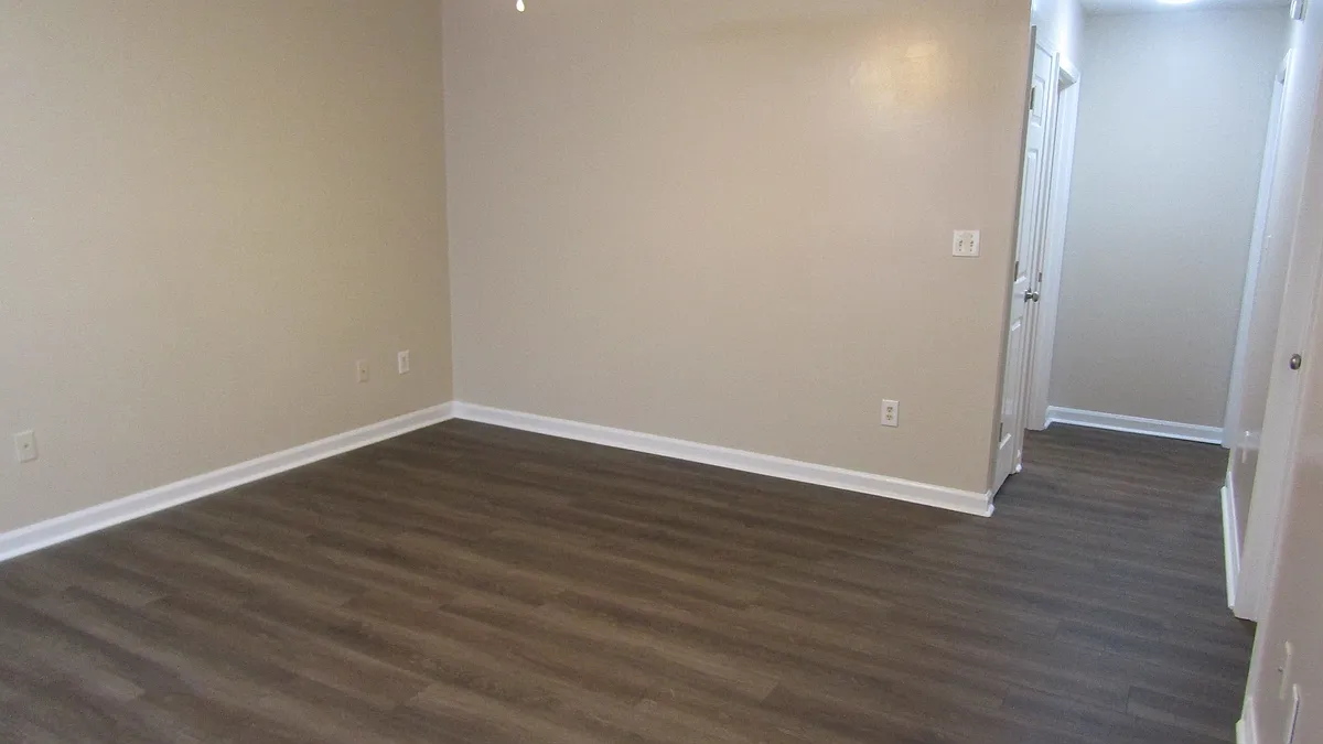 Building Photo - 107 Charlestowne Way #E