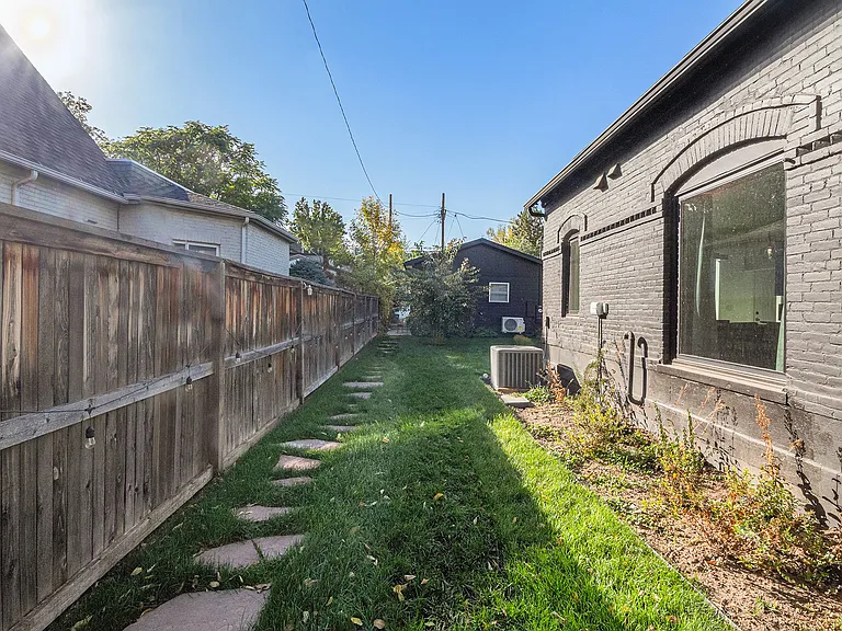 2335 N Lafayette St — Photo 46
