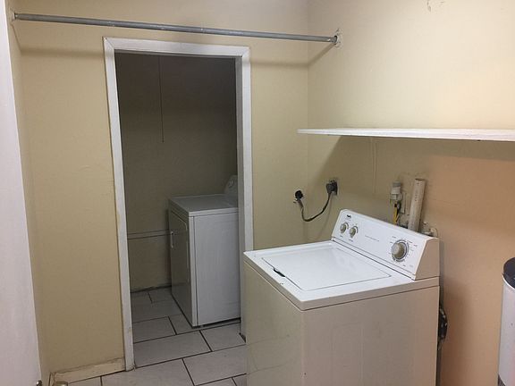 5th image of 3075 SW 61st Ave