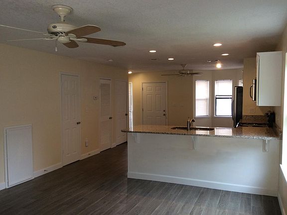 4th image of 423 Waterway Ln