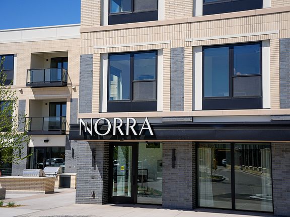 4th image of 910 Wayzata Blvd E #222