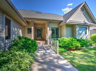 550 Pine Ridge Ct, New Richmond, WI 54017