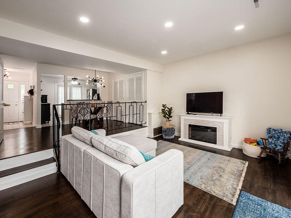 1st image of 2853 Chateau Cir #18