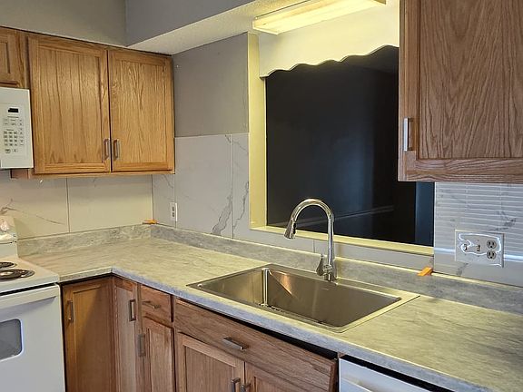 2nd image of 731 Coventry Ln APT H