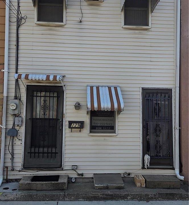 1st image of 229 N Peach St