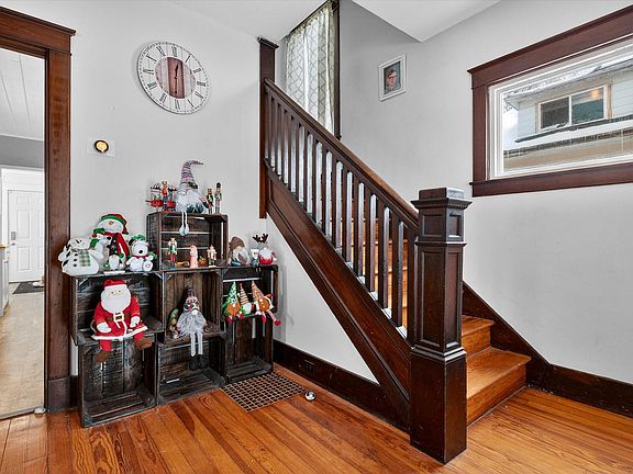 5th image of 117 Charles Ct