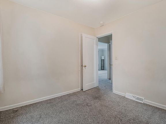 4th image of 7726 Kingston Dr
