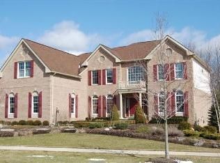 18922 Heather Ridge Dr, Northville, MI 48168