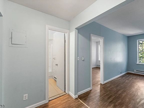 5th image of 250 Clendenny Ave #4