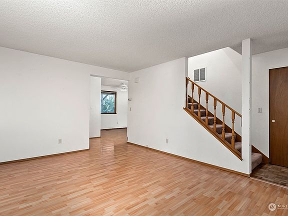 4th image of 168 NW Captain Court