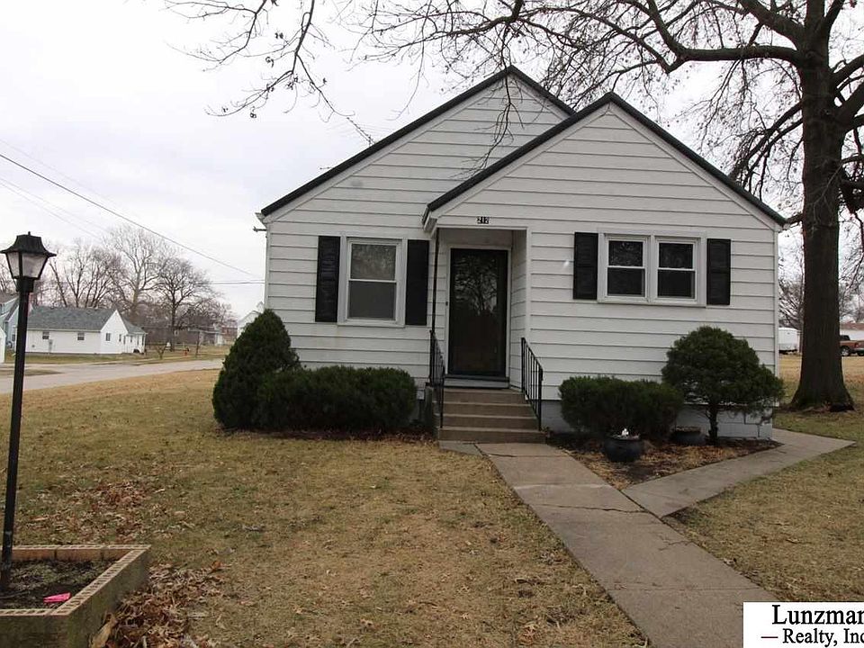 2nd image of 212 Maple St