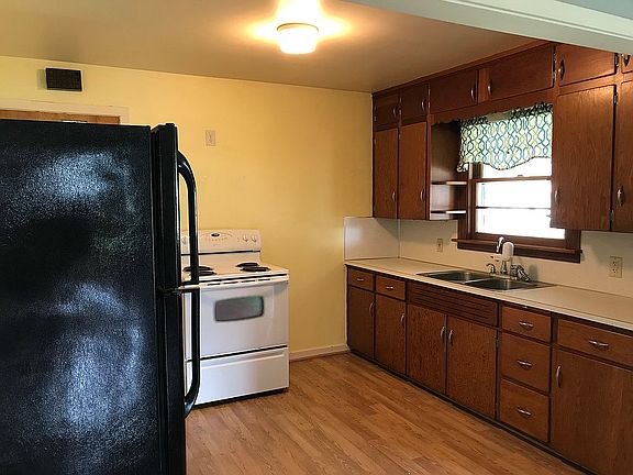 4th image of 3460 N Michigan Ave